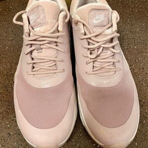 Women’s NIKE shoes